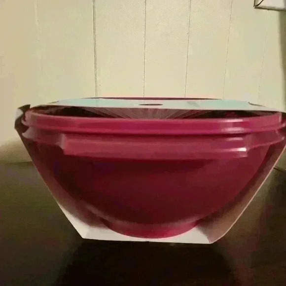 NWT Tupperware Heritage  Extra Large Bowl 2.8L/ 11.75 cups in Pink - Picture 5 of 5